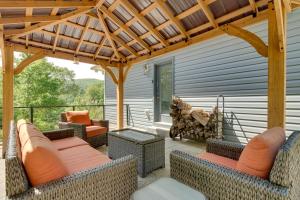 7 Mi to Dtwn Asheville: Apt w Sauna Access!