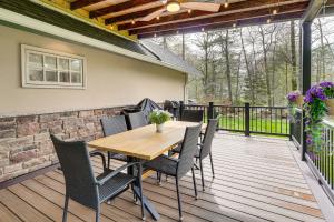 Poconos Cottage w Sauna ~ 10 Mi to Camelback!