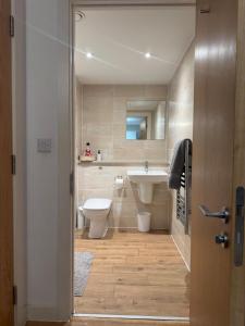Modern 1-Bed Flat with water view