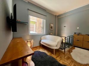 Golden Lora - MDY Urban Stay