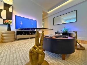 LuxuryLondonStays - Cosy Mayfair Hideout on Prestigious Street