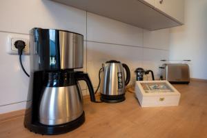 2-Zimmer-Apartment "Stay-at-AJ Homes Hamm" mit komplett ausgestatteter Küche, Balkon, 4 Hotel-Boxspringbetten & Schlafsofa sowie kostenlos inklusive Bettwäsche & Handtücher, Verbrauchsartikel, Parkplatz, WiFi & SmartTV