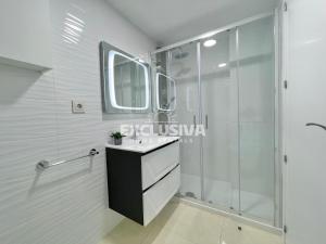 Reina Home, 1ª Línea, Magic World