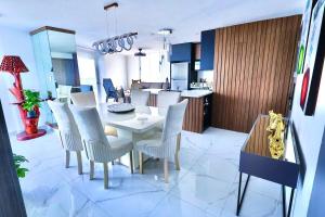 Sky High Luxury 3BR Ocean View Infinity Pool
