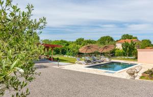 Gorgeous Apartment In Malinska With Swimming Pool