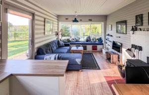 Beach Front Home In Mesinge With Wifi