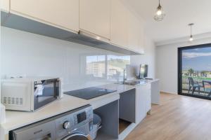 Fenix Iii Ac, Parking & Near Beaches