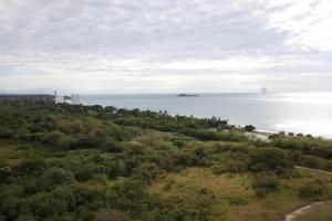5bedroom Beachfront Condo with Ocean View & WiFi Walk to the Sand!