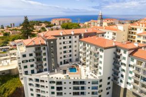 Sunflower Ocean View Apartment With Pool & Parking