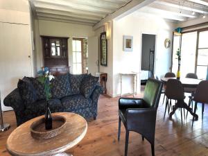 Cozy Cottage in Roussines, Dordogne