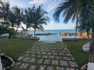 Ocean Waves at Chrisanns Beach Resort