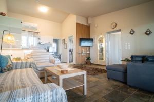 MARELUNA -Seaside Retreat