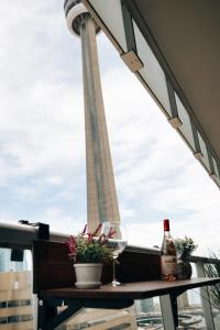 CN Tower & lake view 21st Floor Downtown Toronto Condo with rooftop pool