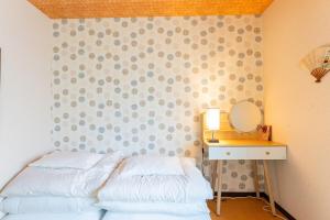 Government-certified accommodation 10-minute walk from the station Maximum 6 people No transfers required to Namba