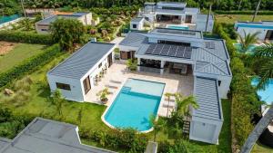 Elegance, Luxury and Space Encuentro Beach