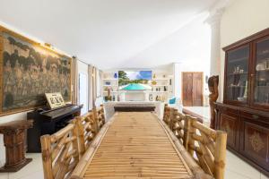 Luxury Seaside Villa Near Cagliari