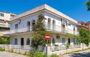 2 Bedroom Gorgeous Apartment In Pizzo