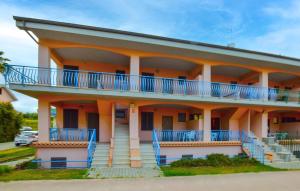 Pet Friendly Apartment In Borgia With House Sea View