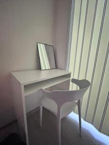 4, near hongdae, 3 beds, 2 rooms