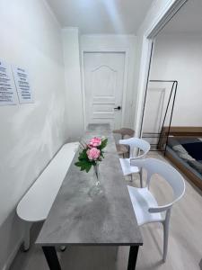 4, near hongdae, 3 beds, 2 rooms