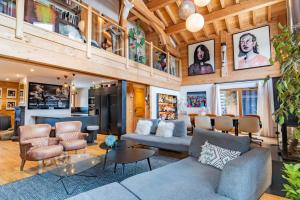 Design chalet with pool & jacuzzi