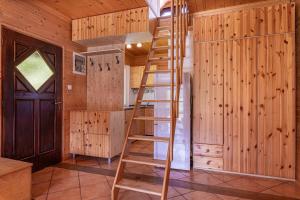 Family Friendly Kraševec Lodge - Happy Rentals