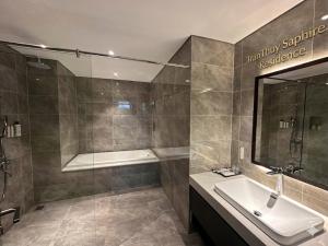 The Saphire Ha Long - TranThuy Sea View Apartment