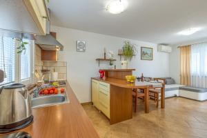 House In The Vineyard - Happy Rentals