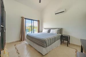 Spacious 7-bedroom villa near Santa Fe