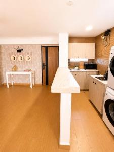 Spacious Casco Viejo Apartment Walk Everywhere
