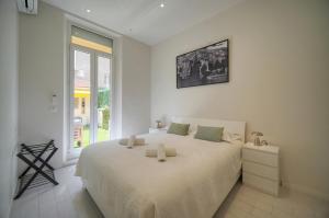 FRGK RUE HOCHE Luxury 2BR - Large Terrace - 2 min Palais