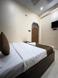 Moody Moon Road No 3 A Block Mahipalpur, PH, 82, 877, 35981