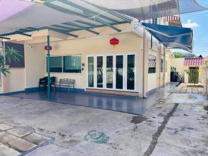 A Classic Heritage Mansion in the Heart of Melaka, Max 12 Pax, Park 6 Cars, Walk to Local Nyonya Restaurants & Tourist Site, COMFY HILL 2