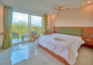 Nature Green Pool Resort Munnar by VOYE HOMES