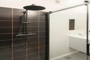 Spacious 2BR Stay near Central Station