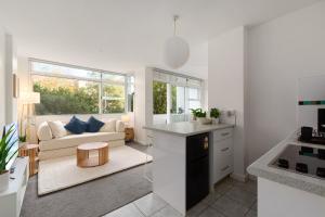 Private Leafy Apartment Walk to Sydney Harbour