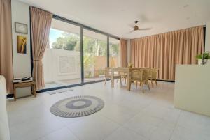 Stylish 4BR villa with private pool in Batu Bolong