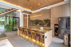 Lila Villa - Family and Group Retreat with Private Pool in Pererenan