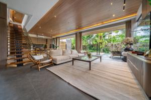 Lila Villa - Family and Group Retreat with Private Pool in Pererenan