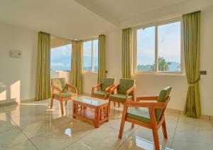 Nature Green Pool Resort Munnar by VOYE HOMES