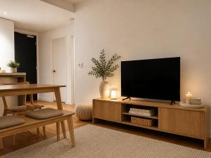 2BR Apartment in FV Flatiron | Pool, Gym, Train