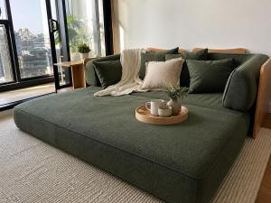 2BR Apartment in FV Flatiron | Pool, Gym, Train