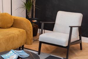 Apartment with Balcony Gdynia Downtown by Noclegi Renters