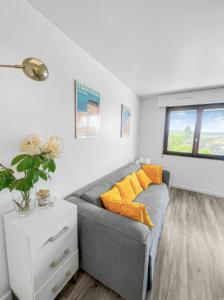 Apartment with pool near city center and sea