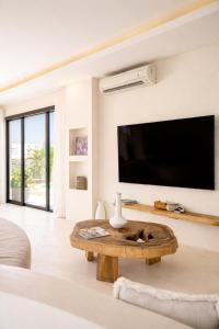 4 Bedroom Villa ApartHotel New Brand Berawa Canggu