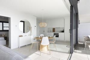 Elegant Luxury Suite with Terrace in Higueron
