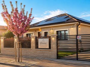 Glamour Residence Oradea - Modern Suite with Parking