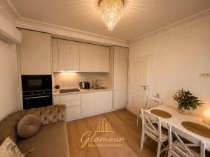 Glamour Residence Oradea - Modern Suite with Parking