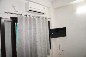 Hotel J K Inn