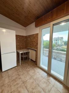 7 seats, 200 meters from the sea